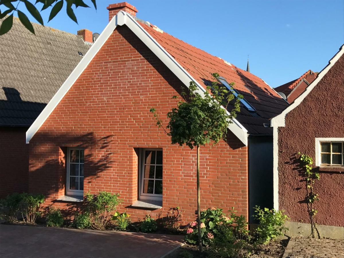 Ferienhaus Wattwurm Rysum エクステリア 写真